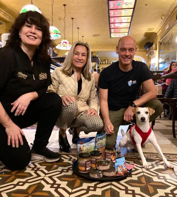 La Asociación de Hostelería Navarra y el perro 'influencer' Pipper impulsan el turismo con mascotas